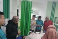 1759923329660-polisi-saat-melihat-jasad-korban-di-rumah-sakit-1759913964933_169