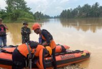 1760074591849-tim-sar-melakukan-pencarian-nenek-ruminah-yang-tenggelam-di-sungai-limun-sarolangun-jambi-1760064957245_169
