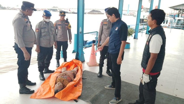 1761391771141-mayat-di-sungai-musi-1761388337872_169