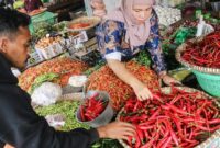 1761478327525-harga-cabai-makin-pedas-di-palangka-raya-tembus-rp-100-ribukg_169