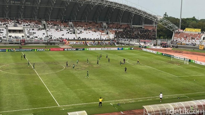 1761499884447-pertandingan-sriwijaya-fc-melawan-bekasi-city-di-jsc-palembang-1761480204003_169