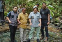 1761564943215-foto-rombongan-bupati-nagan-raya-teuku-raja-keumangan-berdiri-di-atas-batu-giok-raksasa-yang-baru-ditemukan-foto-diskominfo-na-1761233895918_169