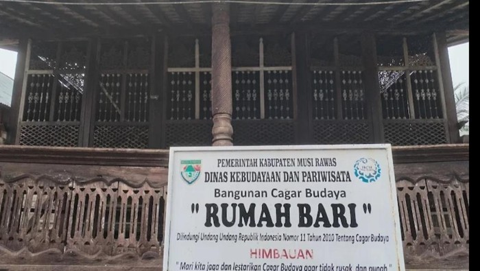 1761586419196-rumah-bari-di-kecamatan-stl-ulu-terawas-yang-ditetapkan-sebagai-cagar-budaya-1761563212605_169