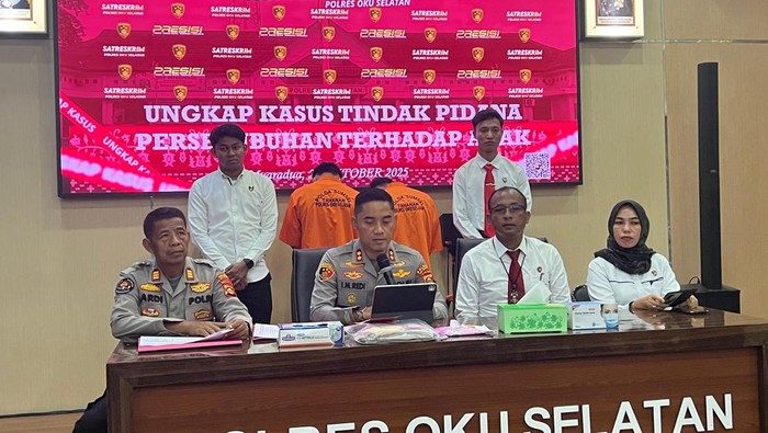 1761586484400-polres-oku-selatan-saat-merilis-kasus-asusila-terhadap-anak-di-bawah-umur-1761561868712_169