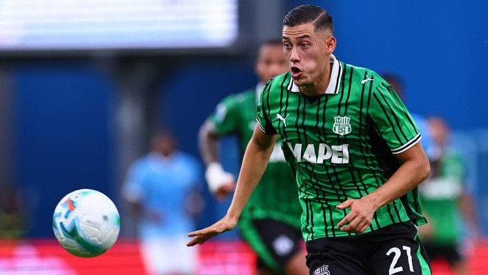 1761672688317-jay-idzes-sassuolo-vs-lazio-serie-a-liga-italia-1757911031261_169