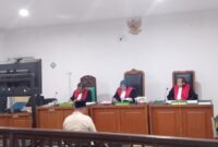 1761716204533-mantan-kades-lirik-okimengikuti-sidang-tuntutan-di-pengadilan-tipikor-palembang-1761701289695_169