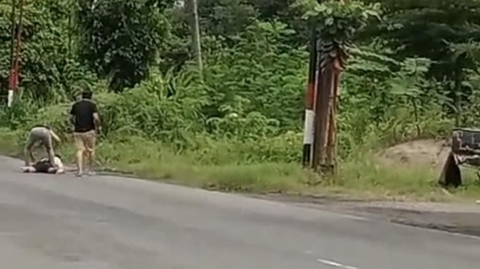 1761716221007-tangkap-layar-video-saat-penangkapan-pelaku-perusakan-pos-polisi-di-oku-1761709792431_169