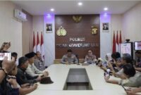 1761737785906-kapolres-oku-akbp-endro-aribowo-menjelaskan-kronologi-peristiwa-penembakan-terhadap-perusak-pos-polisi-1761716266135_169