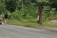 1761737813013-tangkap-layar-video-saat-penangkapan-pelaku-perusakan-pos-polisi-di-oku-1761709792431_169