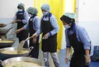 1761737824325-proses-memasak-dan-mengolah-di-dapur-sppg-polres-lubuklinggau-1761710721034_169