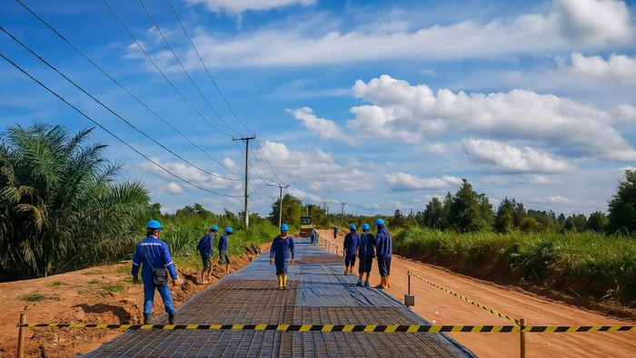 1761866453664-akses-pembangunan-jalan-yang-dilakukan-pt-oki-pulp-paper-mills-di-jalan-pasar-jetty-baung-1761835098224_169