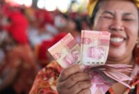 1761910634298-senyum-semringah-buruh-pabrik-rokok-terima-blt-rp-14-juta-dana-hasil-cukai-2_169