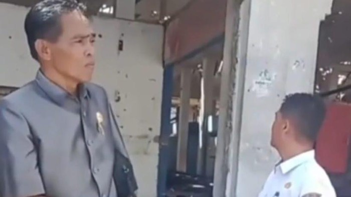 1762083181646-caci-maki-pekerja-proyek-1760934667976_169