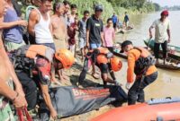 1762277810472-terjun-ke-sungai-ogan-1762245728003_169