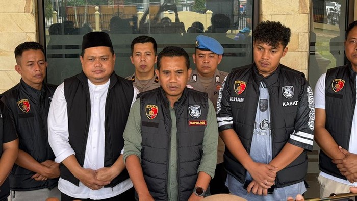 1762320911657-kapolres-bungo-akbp-natalena-saat-memberikan-keterangan-pers-soal-kasus-polisi-bunuh-dosen-wanita-1762294706948_169