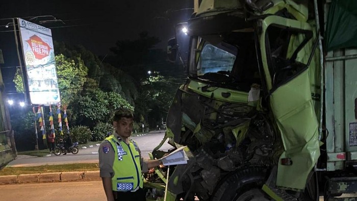 1762429175847-kecelakaan-beruntun-1762393837272_169