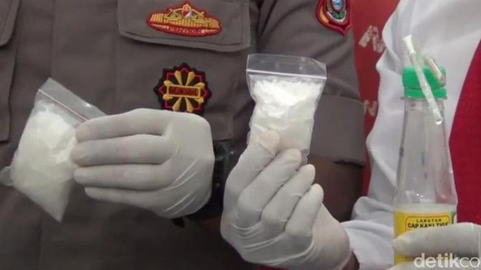 1762450565340-penangkapan-pengedar-sabu-tabanan_169