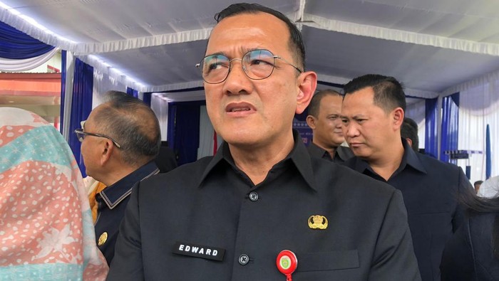 1762494059014-sekretaris-daerah-sumsel-edward-candra-1762424442217_169