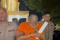 1762579731287-waldi-pembunuh-dosen-wanita-di-bungo-jambi-digiring-petugas-untuk-ditahan-di-polda-jambi-1762565045555_169