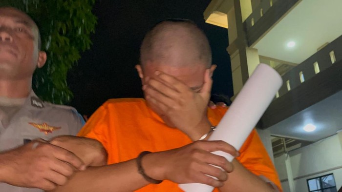 1762579787102-bripda-waldi-usai-menjalani-sidang-etik-1762564041336_169