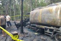 1762709611724-mobil-angkur-bbm-terbakar-1762682668114_169