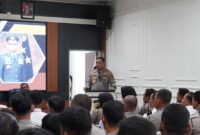 1763012405547-kapolda-bangka-belitung-irjen-viktor-t-sihombing-memberikan-arahan-ke-jajarannya-1762991872518_169