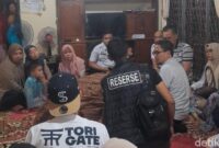 1763012523481-suasana-rumah-duka-bocah-sd-di-lubuklinggau-yang-tewas-tenggelam-1762947634525_169