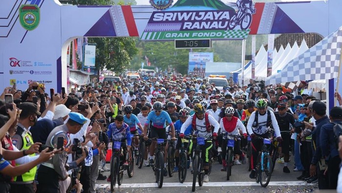 1763227632525-gubernur-sumsel-herman-deru-mengikuti-sriwijaya-ranau-gran-fondo-srgf-2025-di-oku-selatan-1763219037267_169