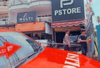 1763292760256-polisi-saat-olah-tkp-di-toko-handphone-di-bandar-lampung-1763262204926_169