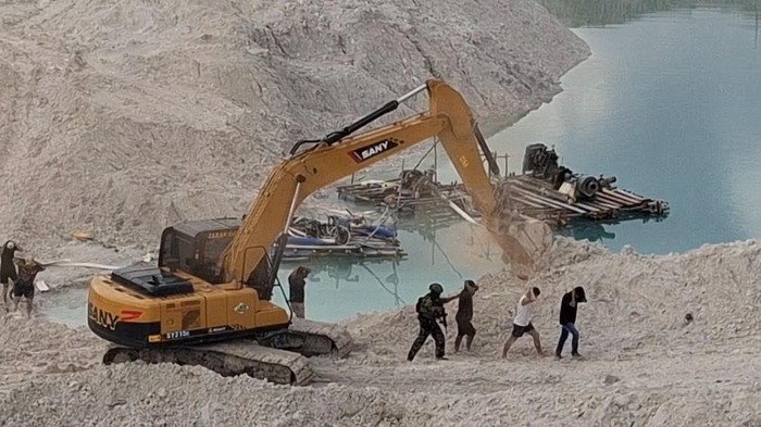 1763571947025-tambang-ilegal-1763548341436_169