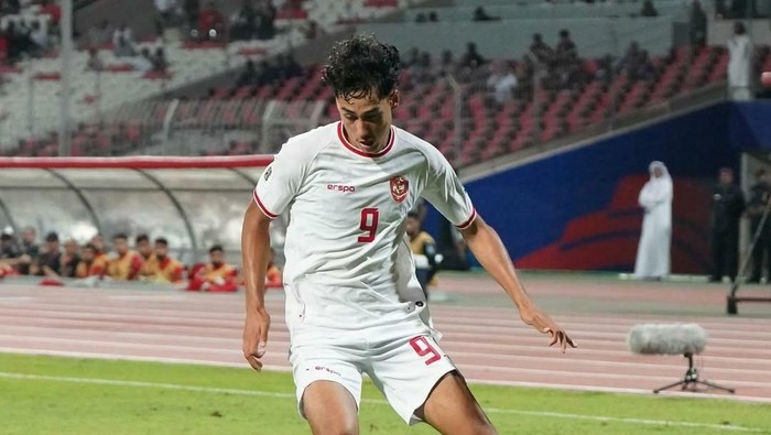 1763571947452-rafael-struick-saat-membela-timnas-indonesia_169