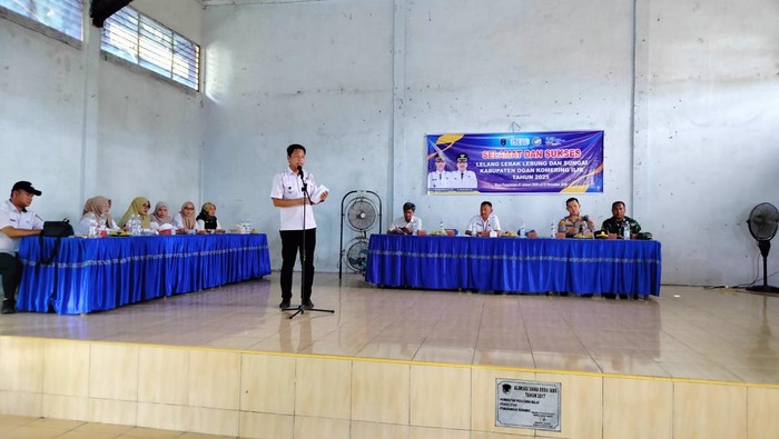 1763679877857-proses-lelang-di-kecamatan-sp-padang-oki-1763632858499_169