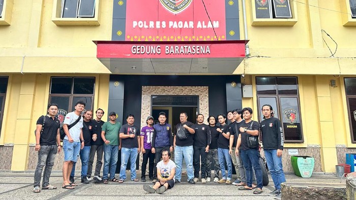 1763787936036-pelaku-saat-diamankan-polisi-1763738615450_169