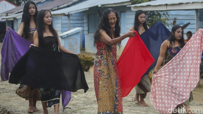 1763917510367-lebih-dekat-dengan-suku-anak-dalam_169