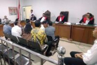 1764003923564-sidang-korupsi-proyek-pasar-cinde-kembali-digelar-dengan-menghadirkan-sejumlah-saksi-1763989091077_169