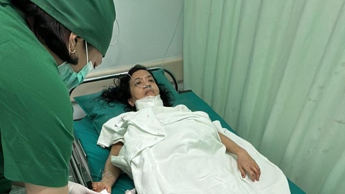 1764219977389-korban-selamat-peampokan-di-palembang-saat-menjalani-perawatan-medis-di-rs-usai-menjalani-operasi-1764206627902_169