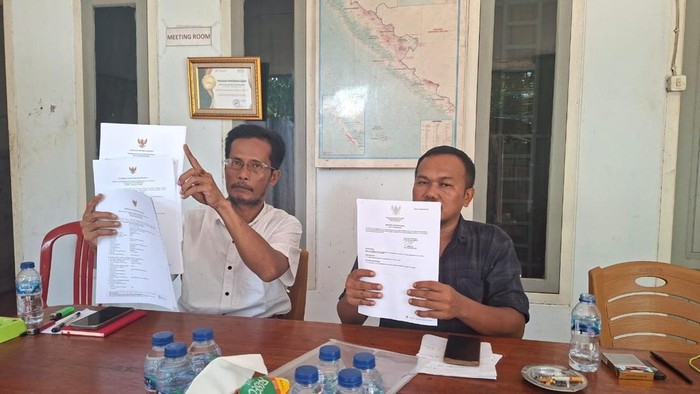 1764219977907-pihak-perusahaan-memberikan-keterangan-terkait-karyawannya-menembak-lima-petani-saat-terjadi-konflik-1764205166593_169