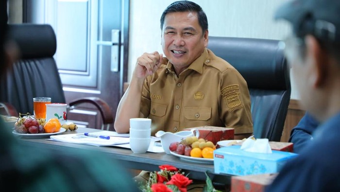 1764241557093-kepala-dinas-kominfo-kota-palembang-adi-zahri-1764209405981_169