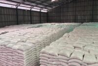 1764263148645-stok-beras-di-gudang-bulog-sumsel-babel-1764230888160_169