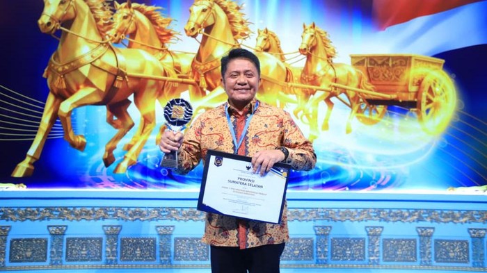 1764392761403-sumsel-meraih-2-penghargaan-dalam-ptbi-2025-1764384782686_169