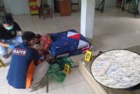 1764479115843-petugas-saat-melakukan-olah-tkp-penemuan-mayat-di-dalam-ruko-di-oku-selatan-1764472489192_169