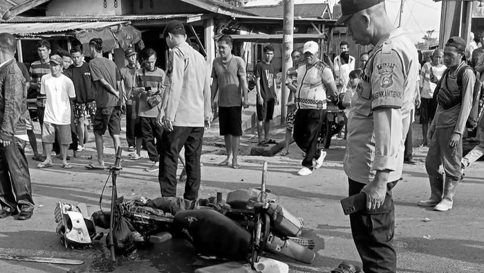 1764500736229-polisi-mendatangi-tkp-kecelakaan-yang-tewaskan-pemotor-di-musi-rawas-1764490156746_169