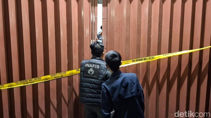 1764522382437-lokasi-kejadian-pasutri-yang-diduga-menjadi-korban-perampokan-di-palembang-1764115714050_169