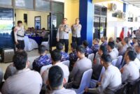 1764587174599-kapolda-babel-irjen-viktor-t-sihombing-memberikan-arahan-di-hut-ke-75-polairud-1764582020958_169