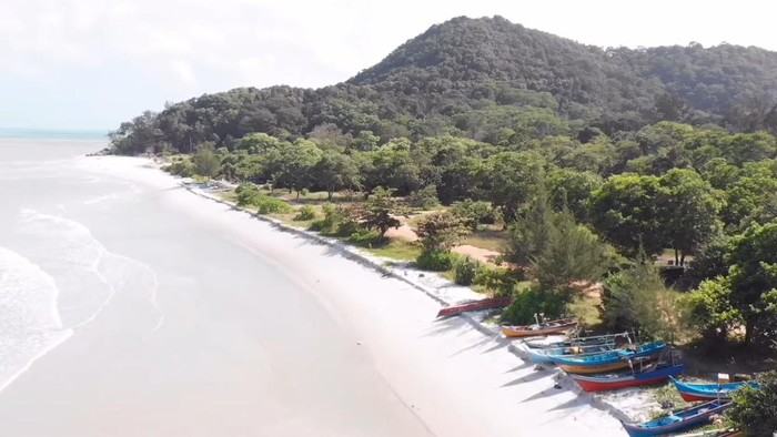 1764608786680-wisata-pantai-tanjung-berikat-di-bangka-tengah_169