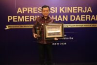 1764651962474-pemprov-jambi-raih-penghargaan-dari-kemendagri-1764645786549_169