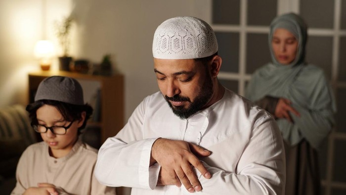 1764695175176-ilustrasi-muslim-salat-1742370339728_169