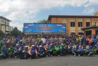 1764781589995-wakapolri-komjen-dedi-prasetyo-foto-bersama-driver-ojek-online-di-lampung-1764748004254_169