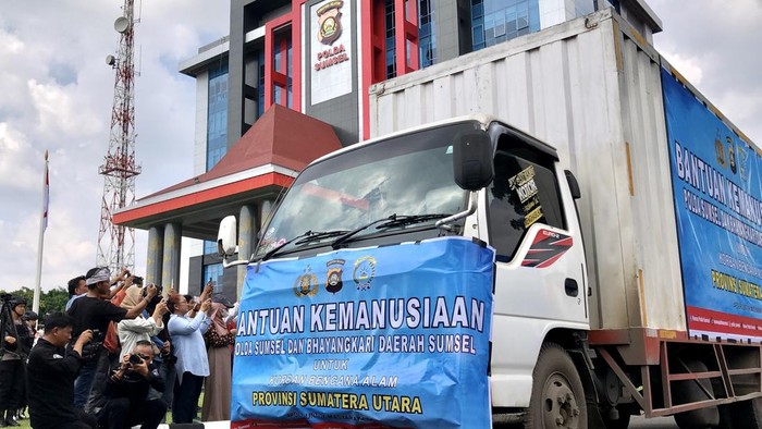 1764781595524-bantuan-polda-sumsel-untuk-korban-bencana-di-sumatera-utara-1764764574896_169