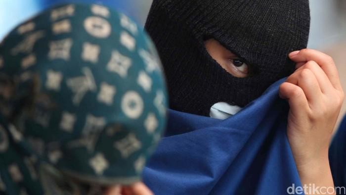 1764932782199-pencurian-benda-sakral_169